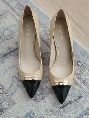 Coach Zan Patent Leather Tan Black Pointy Toe Heels Pumps Sz8.5